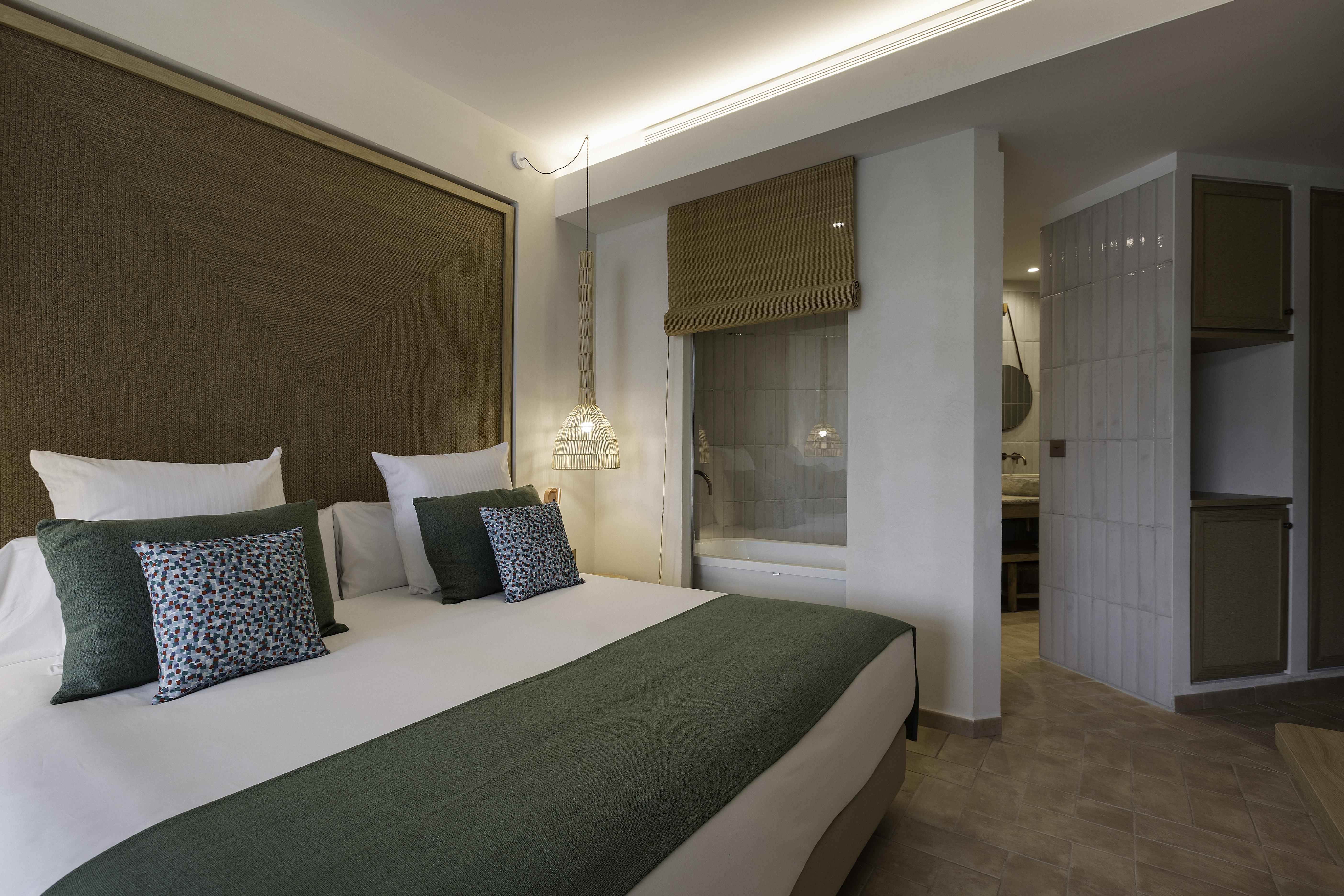 Cala San Miguel Ibiza Resort, Adults Only, Curio Collection By Hilton Port de Sant Miguel エクステリア 写真 A room at the hotel
