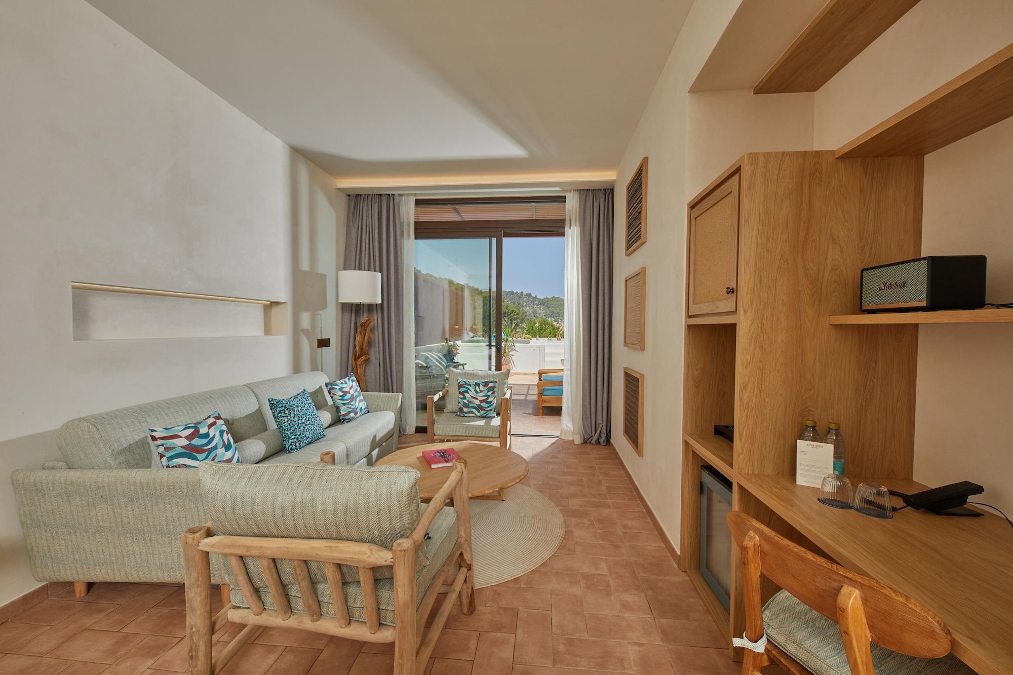 Cala San Miguel Ibiza Resort, Adults Only, Curio Collection By Hilton Port de Sant Miguel エクステリア 写真 A room at the hotel