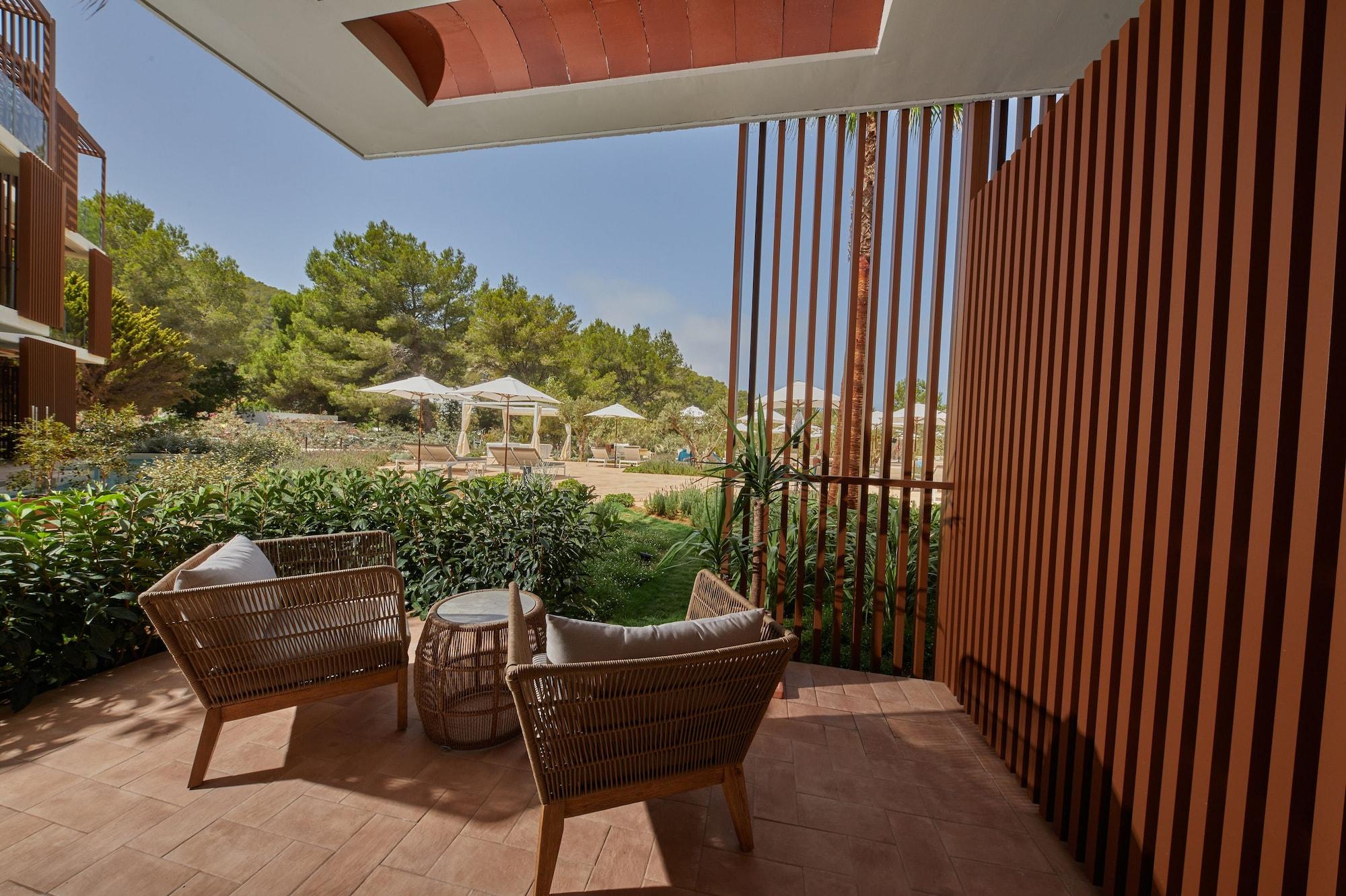 Cala San Miguel Ibiza Resort, Adults Only, Curio Collection By Hilton Port de Sant Miguel エクステリア 写真 Terrace of a suite